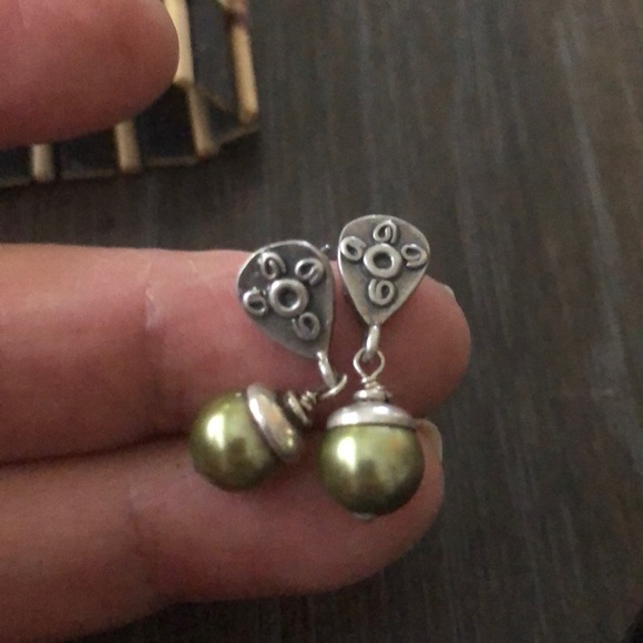 Beth Orduna Sterling pearl drop earrings - Picture 3 of 7